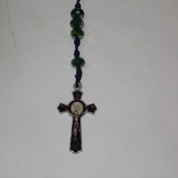 New gorgeous shimmering hand made cross necklace - Picture 2 of 5
